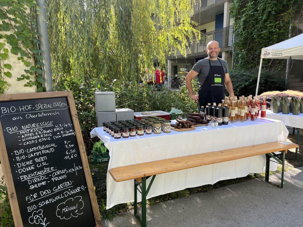 Paul Axmann am Marktstand